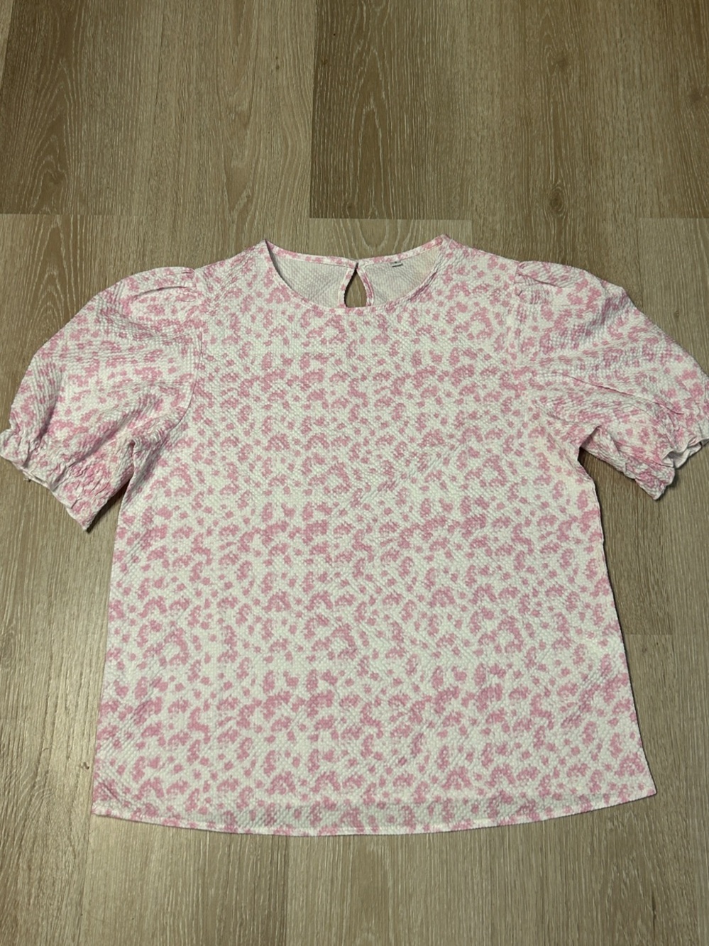 Textured Puffed Sleeve Pink & White Keyhole Back Blouse Sz Small